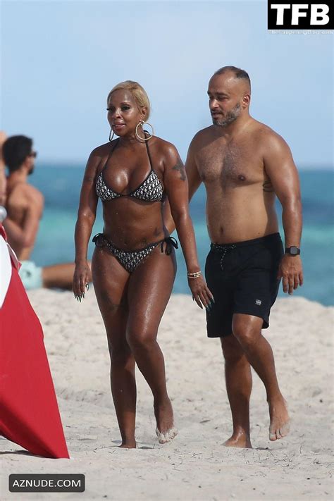 Mary J Blige In Bikini In Miami AZNude