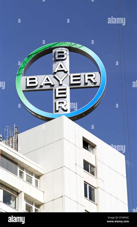 bayer firmenlogo fotos und bildmaterial  hoher aufloesung alamy