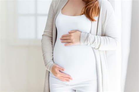 Barriga dura na gravidez causas e o que fazer por trimestre Tua Saúde