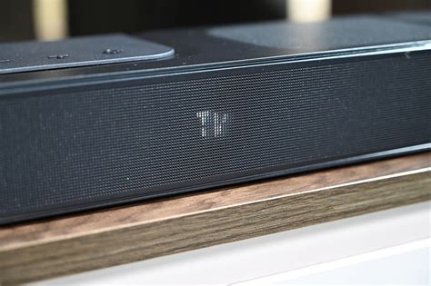 Soundbar JBL Bar 1000: 7.4.1 Dolby Atmos, DTS:X, có MultiBeam dễ setup ...