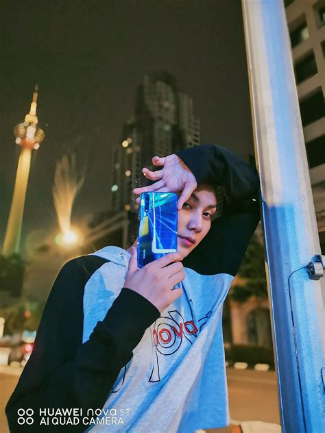 The HUAWEI nova 5T combines fashion and function into one powerful
