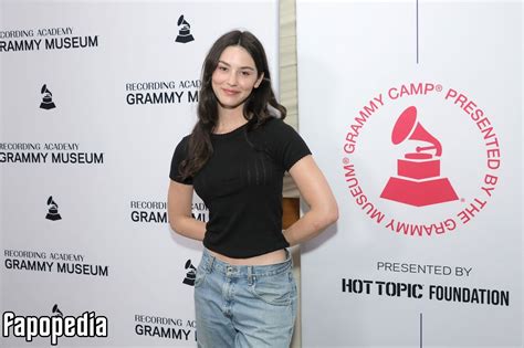 Gracie Abrams Nude Leaks - Photo 1675088 - Fapopedia