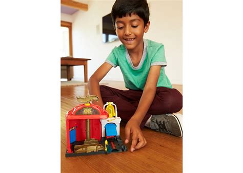 Hot Wheels Hot Wheels City Downtown Fire Station Spinout Play Set