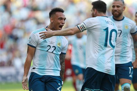Lionel Scaloni: "Cuantos más partidos jueguen juntos Messi y Lautaro