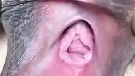 This Skinny Horny Mature In Stockings Open The Mouth While She Cums Fingering Her Shaved Pussy