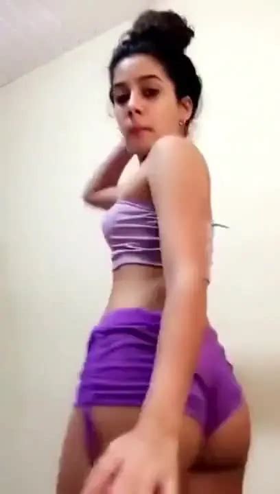 Amateur Teen Strip Dance Scrolller