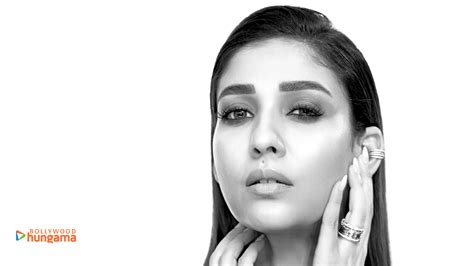 Nayanthara Hot In Saree Photos