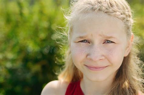 Portrait De Petite Fille Blonde Mignonne Image Stock Image Du Frais Yeux