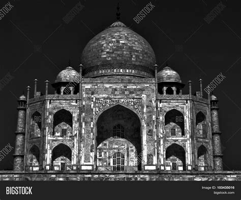 Taj Mahal Night Image & Photo (Free Trial) | Bigstock