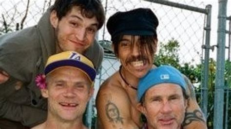 Veja O Novo Clipe Do Red Hot Chili Peppers Look Around VAGALUME