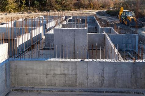 Sitio De Construcci N Con Estructuras De Hormig N Armado Foto Premium