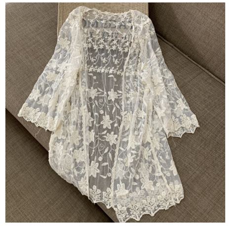 Set Bikini Món Áo Bra Tua Rua Dài Quần Ren Choàng Ren Hoa Nhỏ