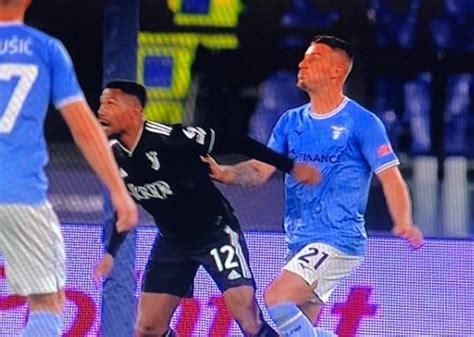 Moviola Lazio Juventus Spinta Di Milinkovic Savic Su Alex Sandro