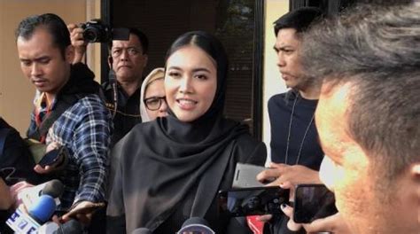 Hot Gosip Foto Syur Mirip Pamela Safitri Hingga Kemoterapi Putri Denada Dihentikan Okezone