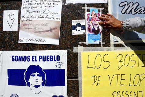 Maradona sigue evolucionando muy bien y la clínica Olivos se llena de