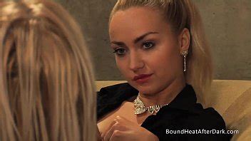 Madame lesbiana no puede apartar los ojos del cuerpo de los esclavos jóvenes XVIDEOS