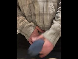 彼は彼女の汚れた靴下でうめき声とうめき声のオーガズムで遊んでとてもオンになります Pornhub Gay