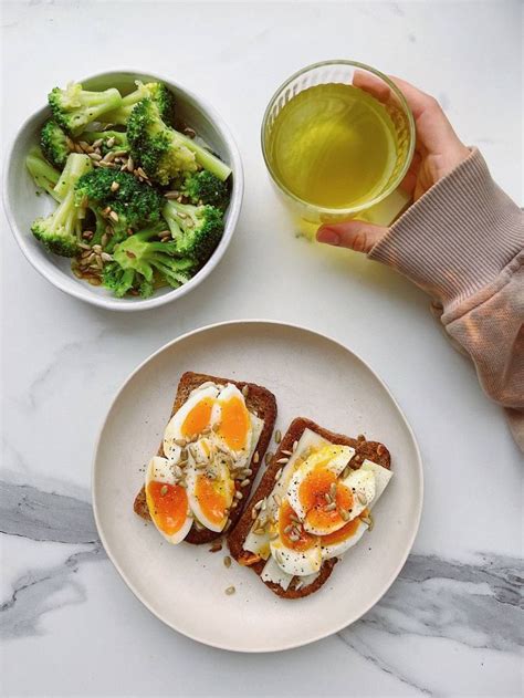 Тост с сыром и яйцом