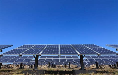 Sistemas Fotovoltaicos Da Montagem De Painel Do Picovolt Terra De A O