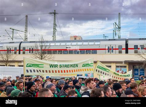 Streik Der Gdl Bei Der Deutschen Bundesbahn Kundgebung Am