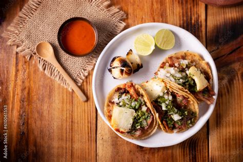 Tacos Al Pastor Tambien Conocidos Como Tacos De Trompo Son El Tipo De