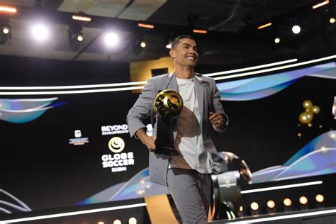 Ronaldo Neymar And Jesus Win In Dubai S Globe Soccer Awards Yahoo Sports