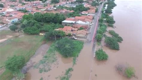 Rio Parnaíba permanece perto da cota de inundação em Floriano e