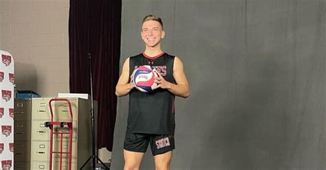 Joueur de volley ball gay l entraîneur retrouve confiance en lui et un amour renouvelé du sport