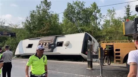 Zonguldak Haber Aycuma Da Arampole Devrilen Yolcu Otob S Ndeki