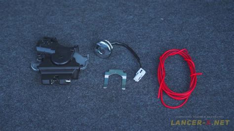 Установка электрозамка и кнопки открытия багажника на Mitsubishi Лансер 10