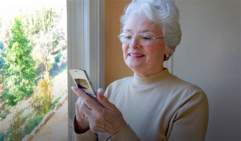 Телефон для пожилых людей — Лучшие советы по выбору