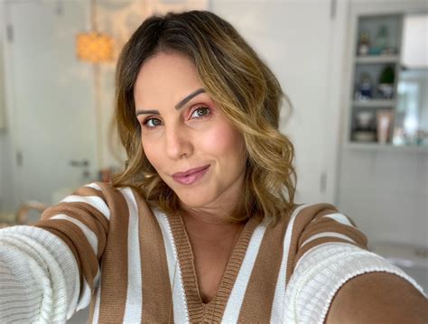 Resenha da Base Sérum Nude Me Natura Una Nutrição e Beleza