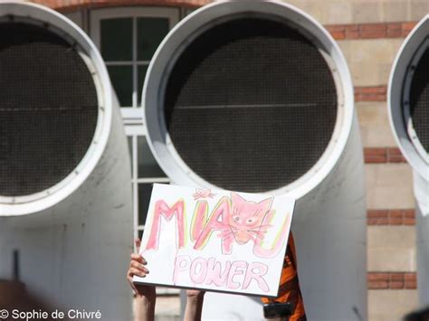 Retour En Images Sur La Manifestation De Soutien Aux Pussy Riot Elle
