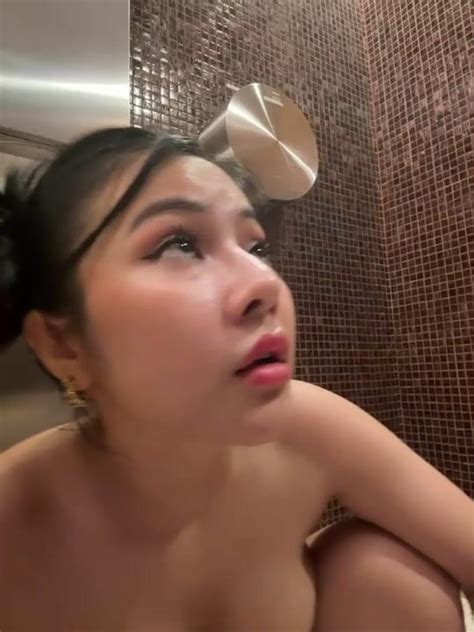 Nguyen Thi Ngoc Lan Singapore TikTok Live Streamer Toilet Nude Video Asian Leak 19