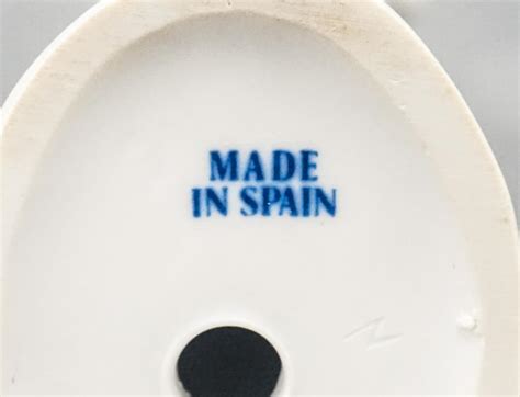 Lot Rosenthal Porcelain Figure Of Nude Woman And Spanish Porcelain Figure Of Woman Holding Cat