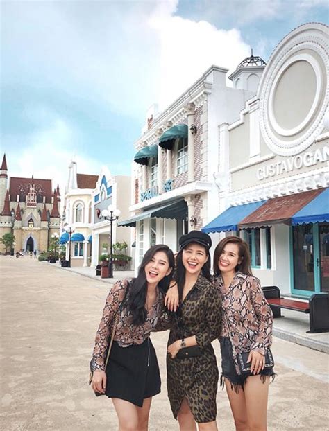 Bộ ba Phanh Lee Huyền Lizzie Thu Hoài khoe thân hình đẹp từng centimet với bikini