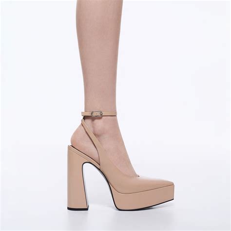 Guinevere グィネヴィア パテントプラットフォームパンプス Nude CHARLES KEITH チャールズアンドキース 公式通販