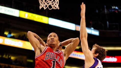 Reliving Derrick Rose S Best Dunk Of His Career His Two Handed Smash