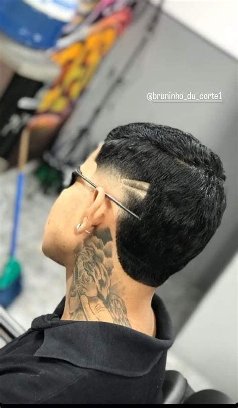 Risco No Cabelo De Cria Moicano - Dois riscos no cabelo masculino | Corte de cabelo moicano, Moicano ...