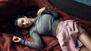 Seductive Pose Porn Pic