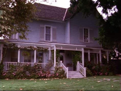 gilmore girls lorelais house   gilmore mansion