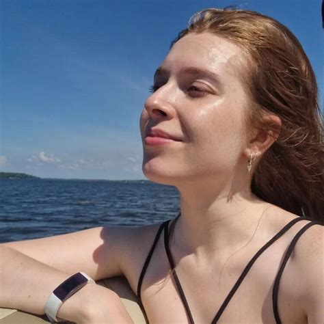 10 Hot Sexy Anastasia Rizikov Bikini Pics