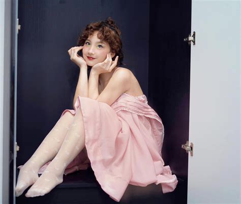 Nhan sắc hot girl người Tày bán vàng mã trong phim giờ vàng VTV