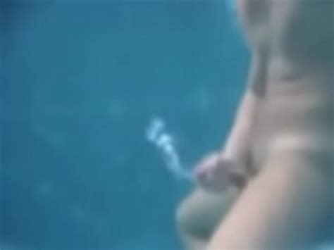 Enorme Semen Bajo El Agua XVIDEOS