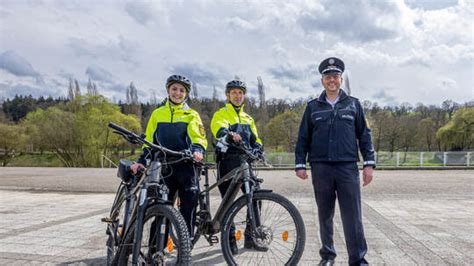 Pforzheimer Polizei Geht Nun Auch Per Rad Auf Streife Pforzheim