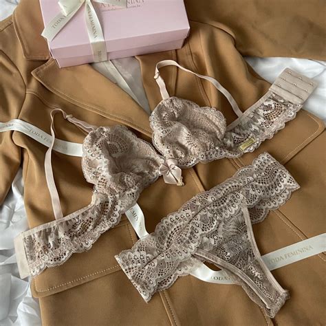 Conjunto de lingerie em renda sutiã sem bojo sem aro e calcinha fio nude Gabriela Toda Feminina