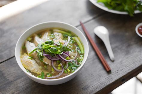 bun bo hue recipe spicy vietnamese beef pork noodle soup