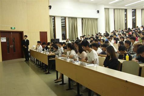 机械与动力工程学院举行本科生国家奖学金、上海市奖学金答辩会机动