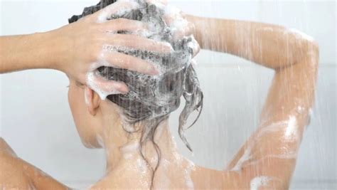 थडत गरम पणयन आघळ करण चगल क वईट Marathi News Is it good or bad to take a hot