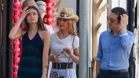 Emma Garc A Se Escapa A Ibiza Con Su Familia Y Protagoniza Un Espectacular Posado En Bikini